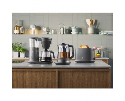 Електрочайник Electrolux 1.7л, Strix, скло, заварник, підтримка температури, чорний Електрочайник Electrolux 1.7л, Strix, скло, заварник, підтримка температури, чорний