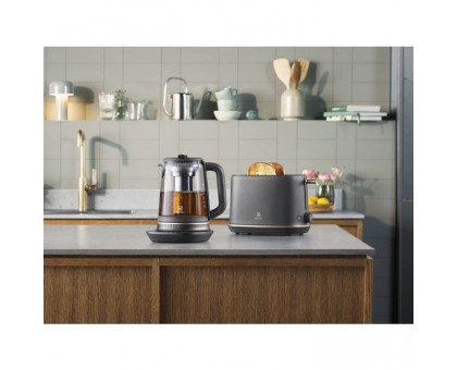 Електрочайник Electrolux 1.7л, Strix, скло, заварник, підтримка температури, чорний Електрочайник Electrolux 1.7л, Strix, скло, заварник, підтримка температури, чорний