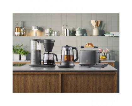 Електрочайник Electrolux 1.7л, Strix, скло, заварник, підтримка температури, чорний Електрочайник Electrolux 1.7л, Strix, скло, заварник, підтримка температури, чорний
