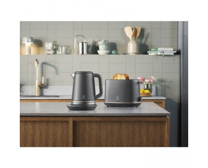 Електрочайник Electrolux 1.7л, Strix, метал, підтримка температури, чорний матовий