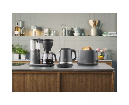 Електрочайник Electrolux 1.7л, Strix, метал, підтримка температури, чорний матовий