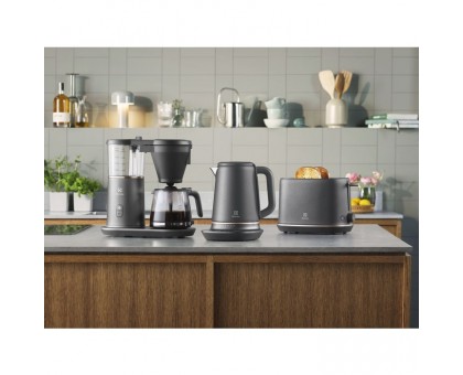 Електрочайник Electrolux 1.7л, Strix, метал, підтримка температури, чорний матовий