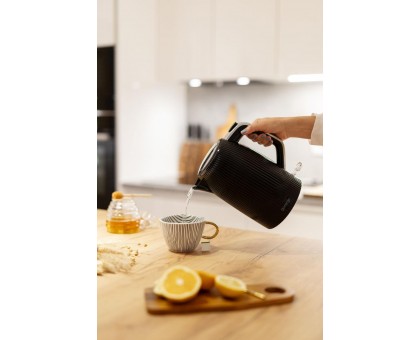 Электрочайник Gorenje 1.7л, Strix-контроль, черный матовый