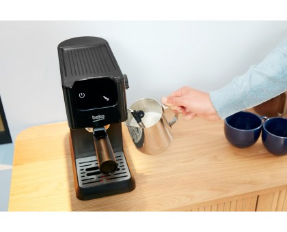 Кофеварка Beko рожковая 1.1л, молотый, ручной капучинатор, подогрев чашек, авторецептов - 5, дисплей, черный