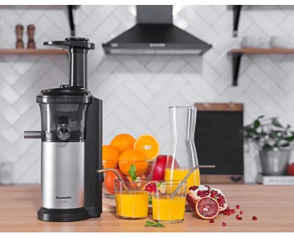 Соковыжималка Panasonic Viva Collection шнековая 150Вт, чаша-0.4л, пластик/металл, черный Соковыжималка Panasonic Viva Collection шнековая 150Вт, чаша-0.4л, пластик/металл, черный