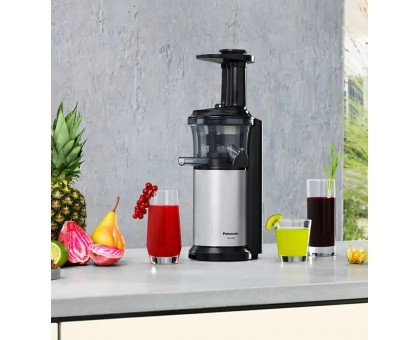 Соковыжималка Panasonic Viva Collection шнековая 150Вт, чаша-0.4л, пластик/металл, черный Соковыжималка Panasonic Viva Collection шнековая 150Вт, чаша-0.4л, пластик/металл, черный