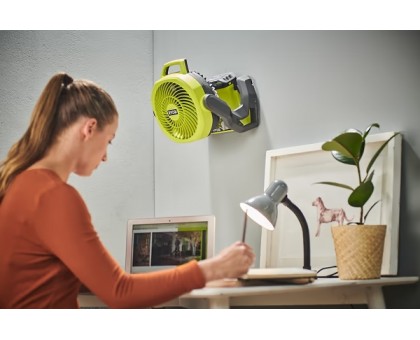 Вентилятор акумуляторний Ryobi ONE+ RF18-0 Whisper 18В 850м куб/год регулювання положення 3 швидкості 1.7кг без АКБ та ЗП Вентилятор акумуляторний Ryobi ONE+ RF18-0 Whisper 18В 850м куб/год регулювання положення 3 швидкості 1.7кг без АКБ та ЗП