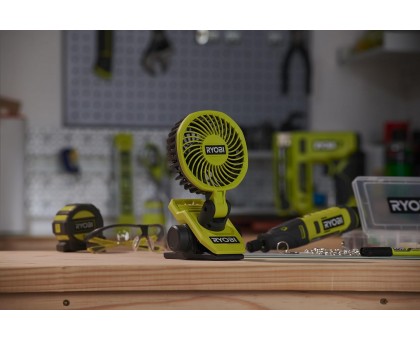 Вентилятор аккумуляторный клипса Ryobi USB Lithium RCF4-120G 4В 1х2А·ч 3800об·мин вращение 325° поворот 180° 2 скорости 0.29кг