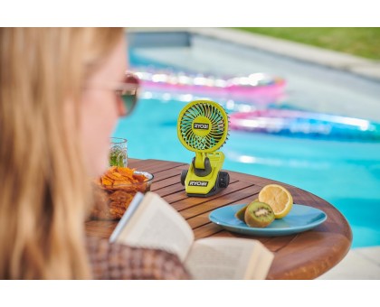 Вентилятор аккумуляторный клипса Ryobi USB Lithium RCF4-120G 4В 1х2А·ч 3800об·мин вращение 325° поворот 180° 2 скорости 0.29кг