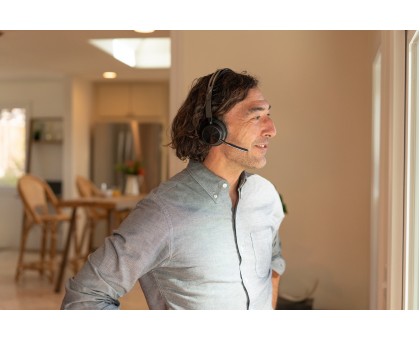 Гарнитура компьютерная стерео On-ear Poly Voyager Focus 2, USB-A, Bluetooth, всенаправленный, ANC, Acoustic fence, черный Гарнитура компьютерная стерео On-ear Poly Voyager Focus 2, USB-A, Bluetooth, всенаправленный, ANC, Acoustic fence, черный