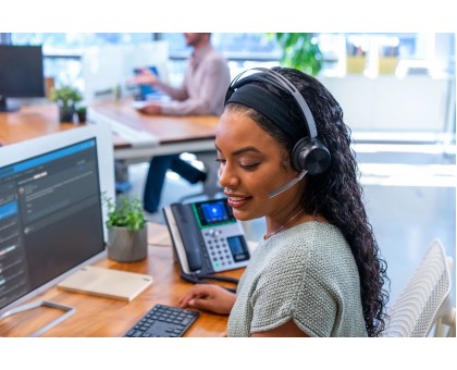 Гарнитура компьютерная стерео On-ear Poly Voyager Focus 2, USB-A, Bluetooth, всенаправленный, ANC, Acoustic fence, черный Гарнитура компьютерная стерео On-ear Poly Voyager Focus 2, USB-A, Bluetooth, всенаправленный, ANC, Acoustic fence, черный