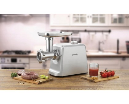 М'ясорубка Gorenje, 2500Вт, 2.4кг/хв, 3 решітки, насадка для ковбас, кеббе, томатів, 3 терки, пластик/метал, білий М'ясорубка Gorenje, 2500Вт, 2.4кг/хв, 3 решітки, насадка для ковбас, кеббе, томатів, 3 терки, пластик/метал, білий