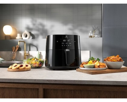 Мультипіч Electrolux 1500Вт, чаша-5л, сенсорне керування, 5 авто. програм, пластик, чорний