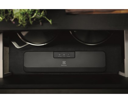 Вакууматор Electrolux для рулонів, пакетів і контейнерів, 80Вт, 30см, електронне керування, +10 пакетів, пластик, чорний