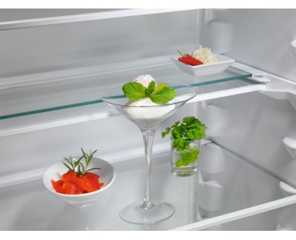 Холодильник Electrolux RNG7TE18S встр. с нижн. мороз., 177x54х55, холод.отд.-192л, мороз.отд.-61л, 2дв., А++, Combi, инв., диспл внутр., белый